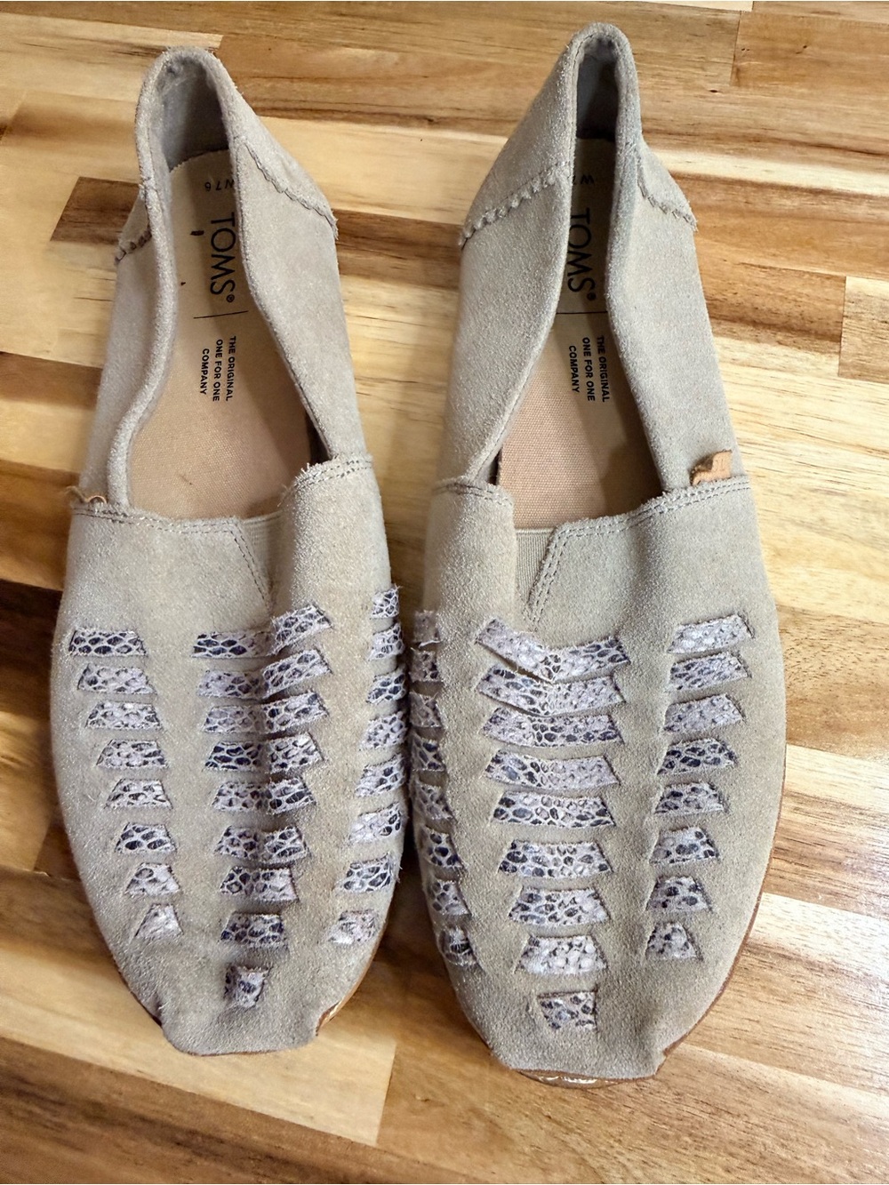 TOMS Beige Suede Slip-On Flats neutral business casual cozy eclecticgrandpa 7.5